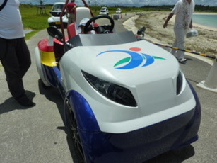 宮古島製作の小型EV