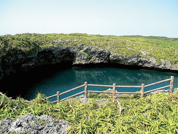 下地島の通り池